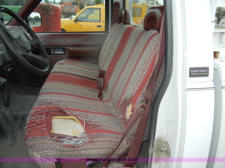 image for item D4135 1993 Chevrolet 1500 Cheyenne pickup truck