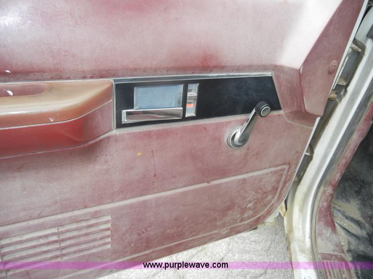 image for item D4135 1993 Chevrolet 1500 Cheyenne pickup truck