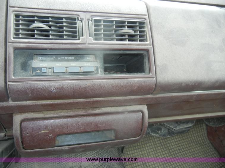 image for item D4135 1993 Chevrolet 1500 Cheyenne pickup truck