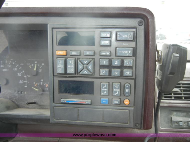 image for item D4135 1993 Chevrolet 1500 Cheyenne pickup truck