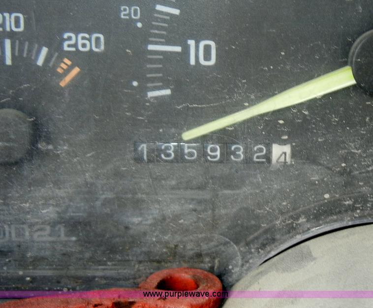 image for item D4135 1993 Chevrolet 1500 Cheyenne pickup truck