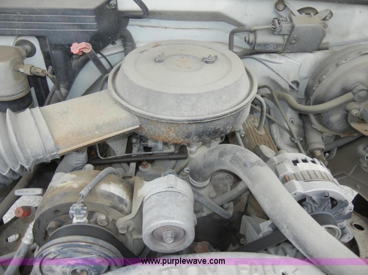 image for item D4135 1993 Chevrolet 1500 Cheyenne pickup truck