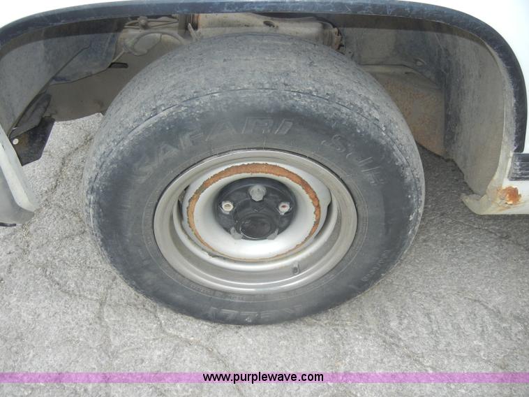 image for item D4135 1993 Chevrolet 1500 Cheyenne pickup truck