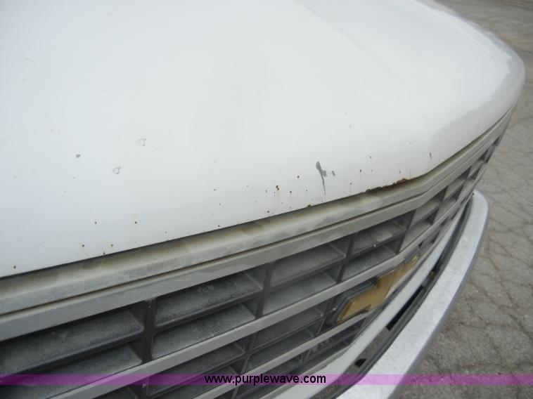 image for item D4135 1993 Chevrolet 1500 Cheyenne pickup truck