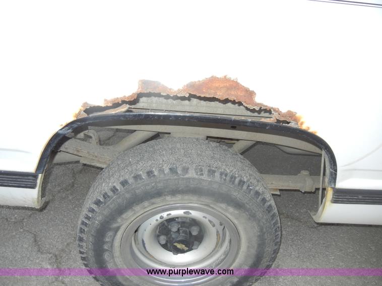 image for item D4135 1993 Chevrolet 1500 Cheyenne pickup truck