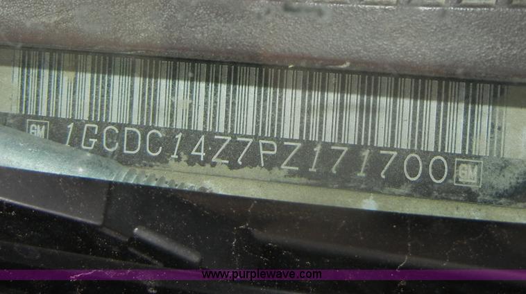 image for item D4135 1993 Chevrolet 1500 Cheyenne pickup truck