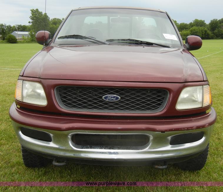 image for item D4137 1998 Ford F150 XLT pickup truck
