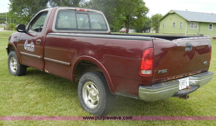 image for item D4137 1998 Ford F150 XLT pickup truck