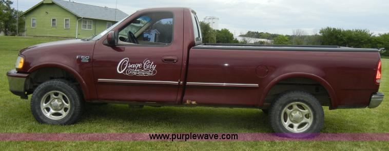 image for item D4137 1998 Ford F150 XLT pickup truck