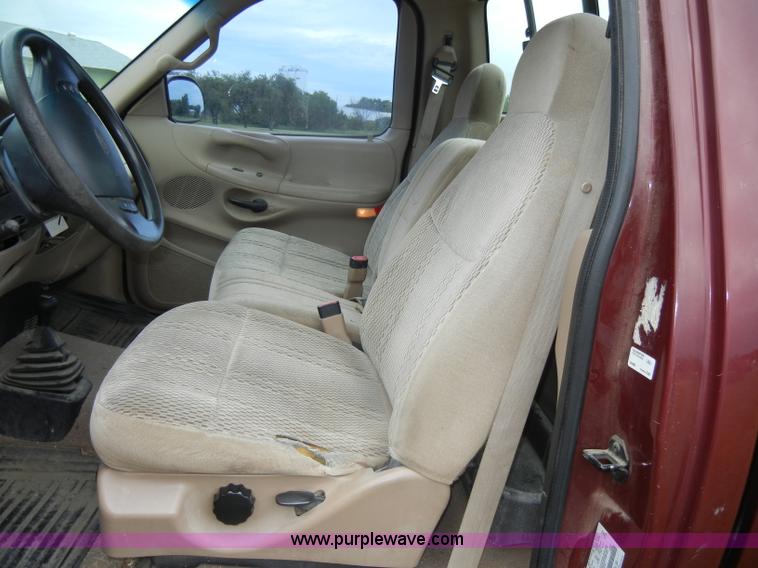 image for item D4137 1998 Ford F150 XLT pickup truck