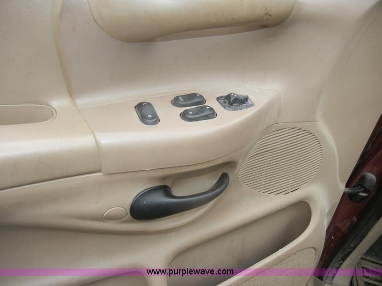 image for item D4137 1998 Ford F150 XLT pickup truck