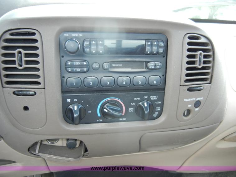 image for item D4137 1998 Ford F150 XLT pickup truck