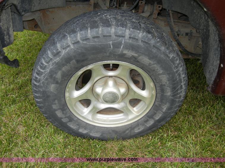 image for item D4137 1998 Ford F150 XLT pickup truck