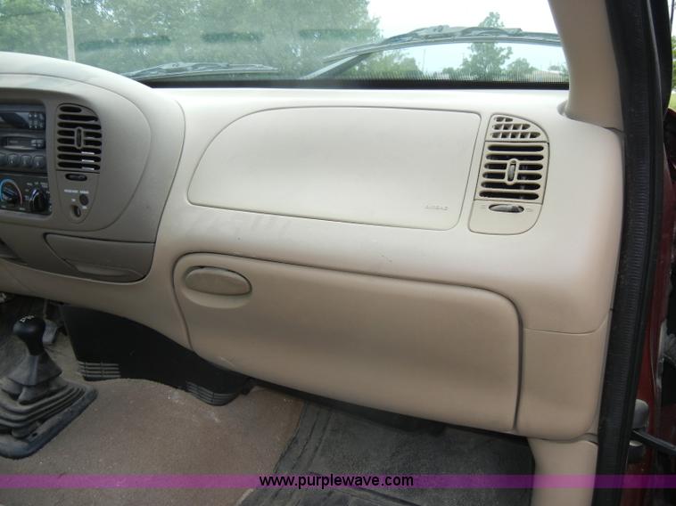 image for item D4137 1998 Ford F150 XLT pickup truck