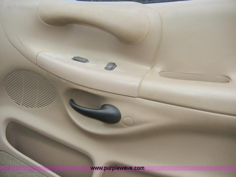 image for item D4137 1998 Ford F150 XLT pickup truck