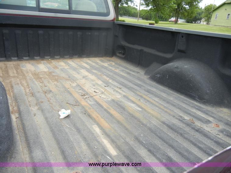 image for item D4137 1998 Ford F150 XLT pickup truck