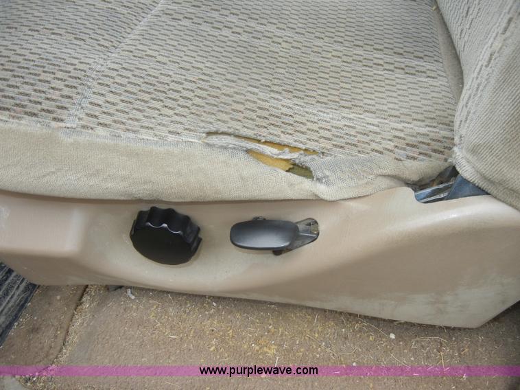 image for item D4137 1998 Ford F150 XLT pickup truck