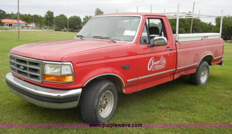 image for item D4138 1993 Ford F150 XLT pickup truck