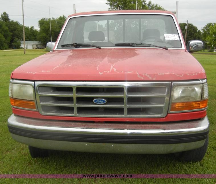 image for item D4138 1993 Ford F150 XLT pickup truck