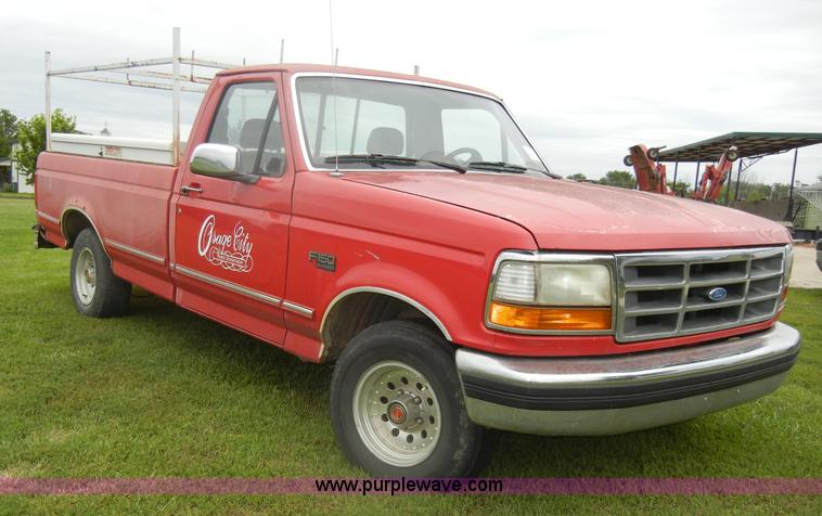 image for item D4138 1993 Ford F150 XLT pickup truck