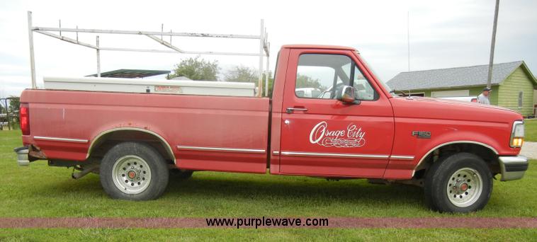 image for item D4138 1993 Ford F150 XLT pickup truck