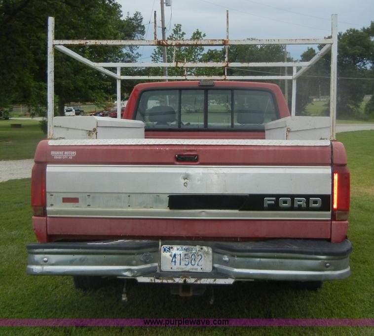 image for item D4138 1993 Ford F150 XLT pickup truck