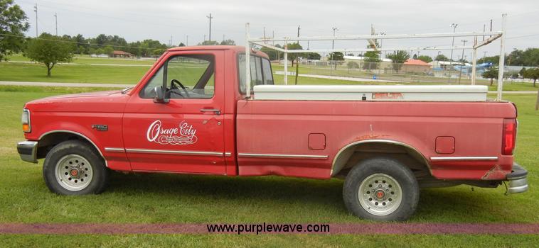 image for item D4138 1993 Ford F150 XLT pickup truck
