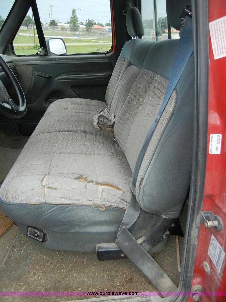 image for item D4138 1993 Ford F150 XLT pickup truck