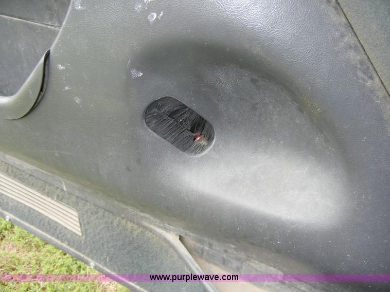 image for item D4138 1993 Ford F150 XLT pickup truck