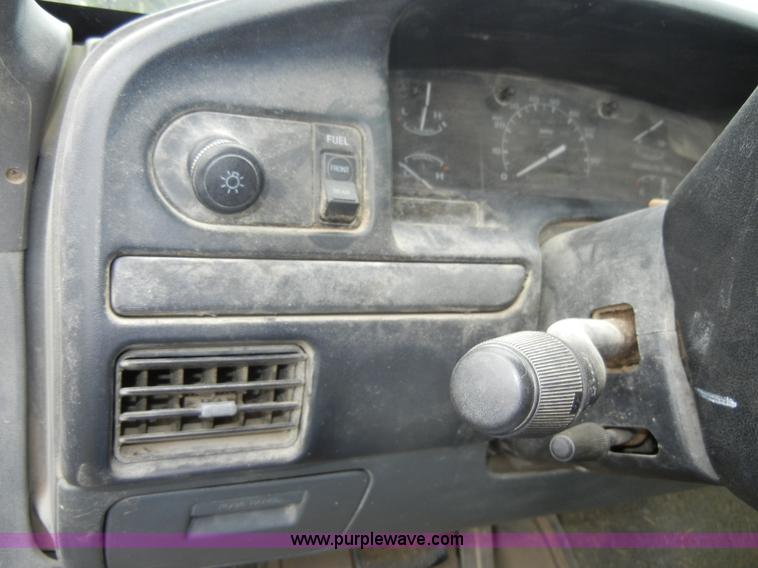 image for item D4138 1993 Ford F150 XLT pickup truck