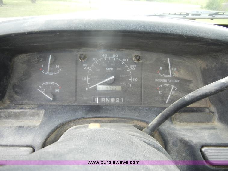 image for item D4138 1993 Ford F150 XLT pickup truck