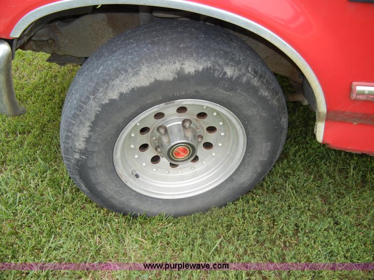 image for item D4138 1993 Ford F150 XLT pickup truck