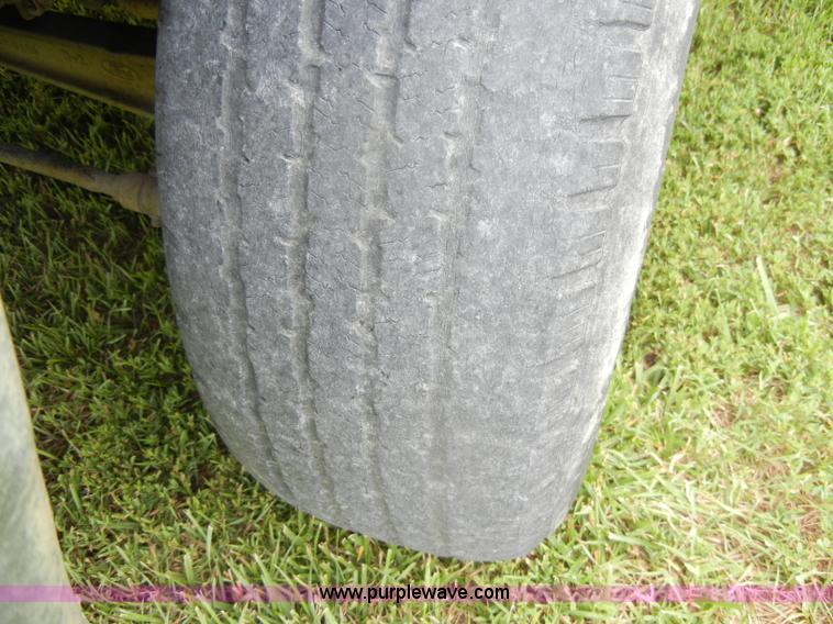 image for item D4138 1993 Ford F150 XLT pickup truck