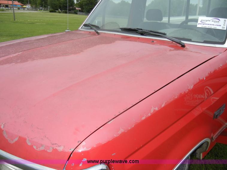 image for item D4138 1993 Ford F150 XLT pickup truck