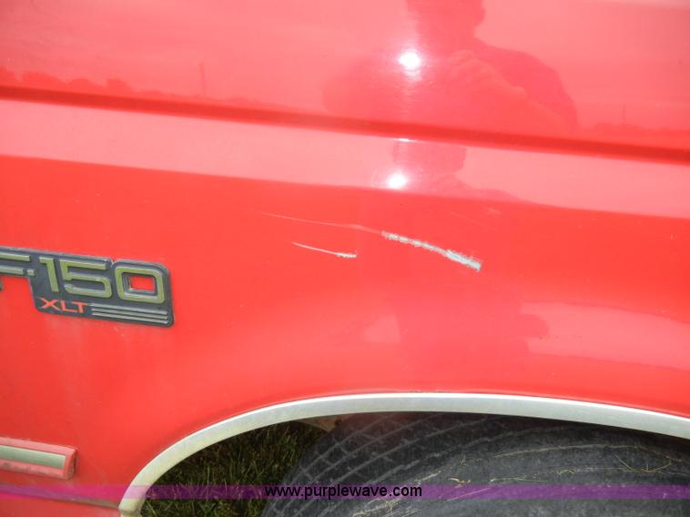 image for item D4138 1993 Ford F150 XLT pickup truck