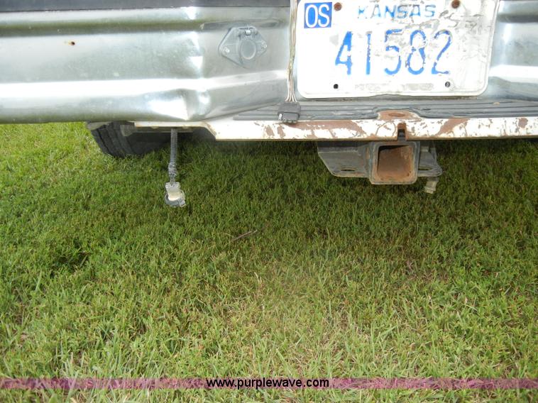 image for item D4138 1993 Ford F150 XLT pickup truck