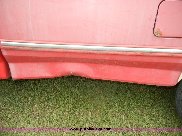 image for item D4138 1993 Ford F150 XLT pickup truck