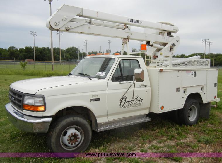 image for item D4139 1994 Ford F450 Super Duty crane truck