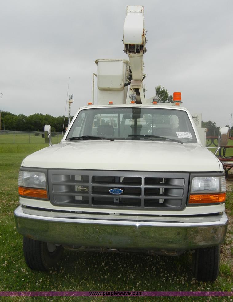 image for item D4139 1994 Ford F450 Super Duty crane truck