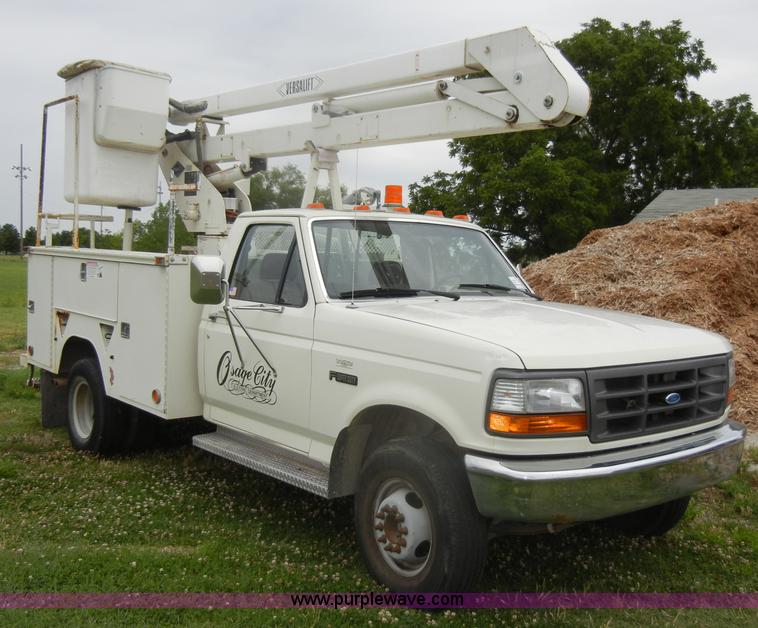 image for item D4139 1994 Ford F450 Super Duty crane truck