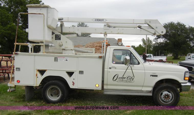 image for item D4139 1994 Ford F450 Super Duty crane truck