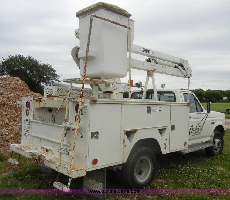 image for item D4139 1994 Ford F450 Super Duty crane truck