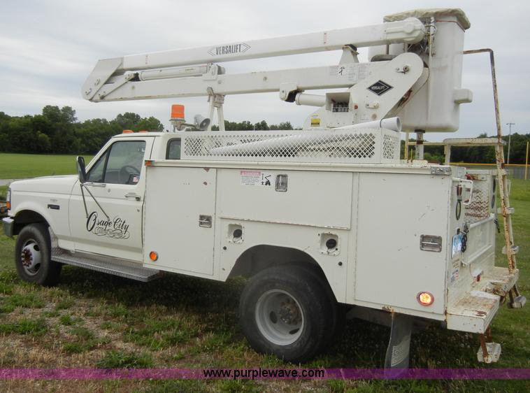 image for item D4139 1994 Ford F450 Super Duty crane truck