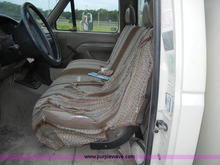 image for item D4139 1994 Ford F450 Super Duty crane truck