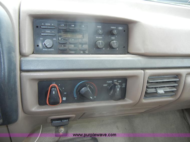 image for item D4139 1994 Ford F450 Super Duty crane truck