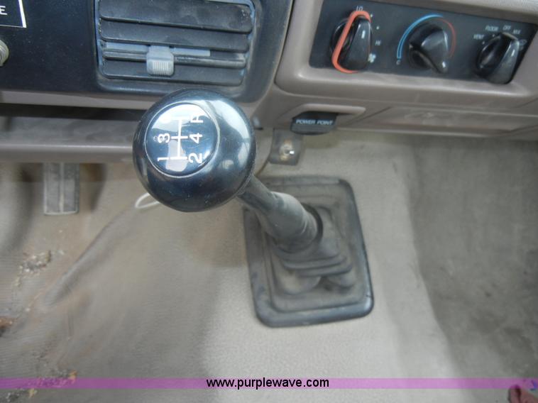 image for item D4139 1994 Ford F450 Super Duty crane truck