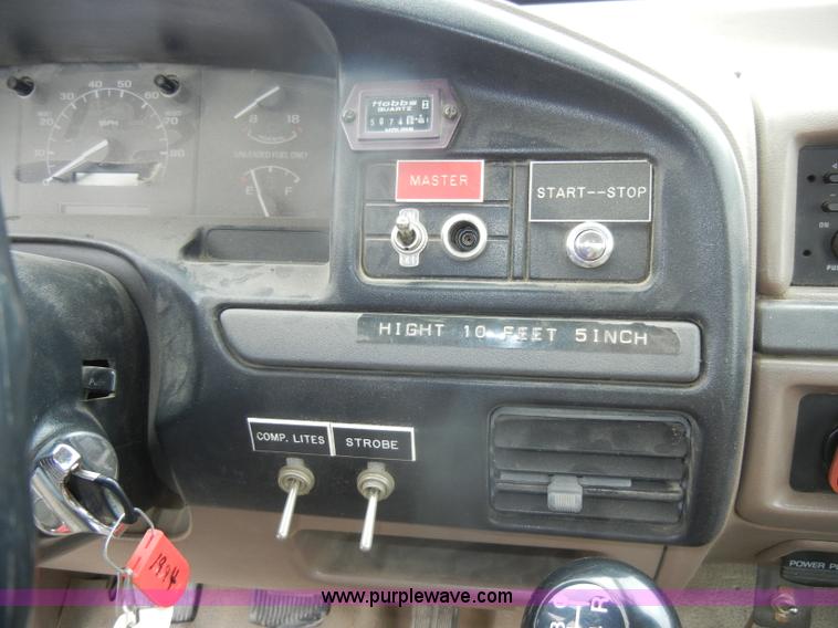 image for item D4139 1994 Ford F450 Super Duty crane truck