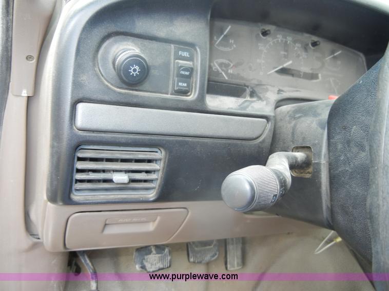 image for item D4139 1994 Ford F450 Super Duty crane truck