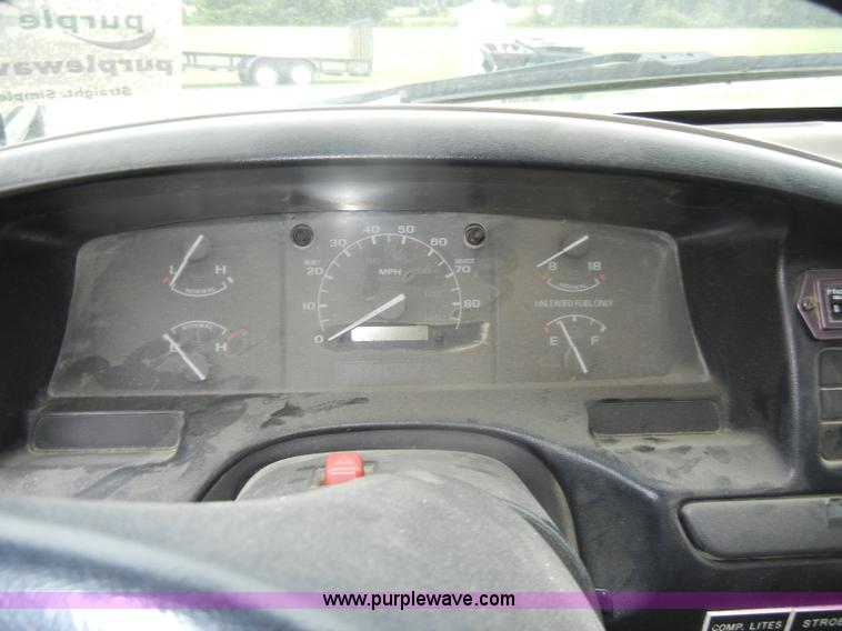 image for item D4139 1994 Ford F450 Super Duty crane truck