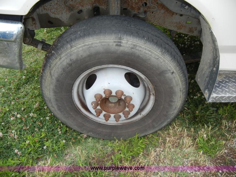 image for item D4139 1994 Ford F450 Super Duty crane truck